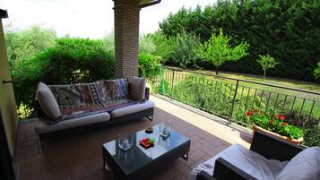 Luxury-Doppelzimmer, Whirlpool | Terrasse/Patio