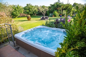 Outdoor spa tub - B&B Ellera Viterbo (Viterbo)