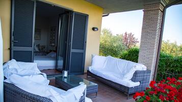 Chambre Double Luxe, bain Ă  remous | Terrasse/Patio