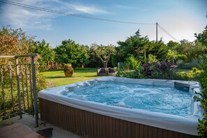 Outdoor spa tub - B&B Ellera Viterbo (Viterbo)