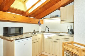 Mikrowelle, Herdplatte, Geschirrspüler