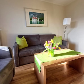 TV - Ferienwohnung 6 "Untersberg", Nichtraucher, 2 Schlafzimmer, Sat-TV, 4 Sterne, max. 6 Personen (Anger)