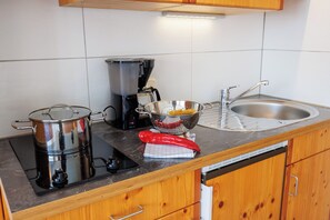 Fridge, coffee/tea maker, toaster - 7 Apartment typeA 38 sqm, balcony, kitchenette, 1 living/bedroom, max 2 p., WLAN (Ruhpolding)