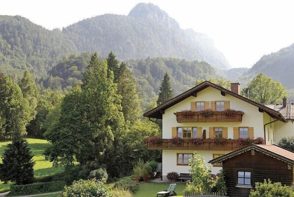 المنشأة من الخارج