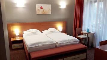Double or Twin Room | Minibar, in-room safe, desk, blackout curtains