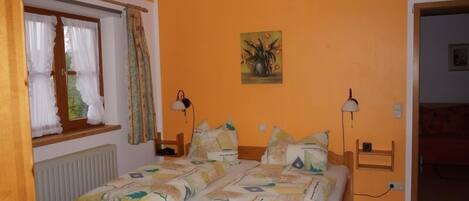 1 soverom, strykejern/-brett, internettilgang og sengetøy