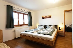 1 bedroom, iron/ironing board, Internet, bed sheets