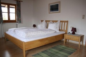 2 bedrooms, internet, bed sheets