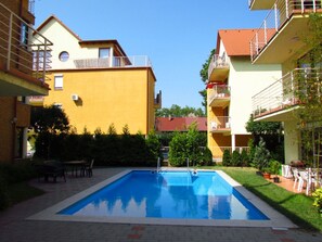 Seasonal outdoor pool - Princess Luxus Apartman (Siófok)