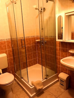 Standard Apartment, 1 Bedroom, Balcony | Bathroom