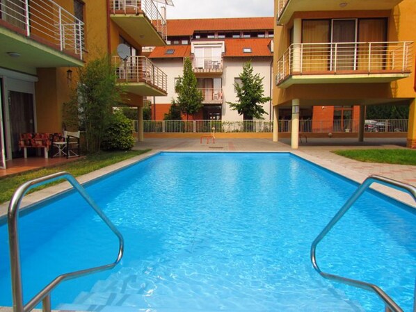 Seasonal outdoor pool - Princess Luxus Apartman (Siófok)
