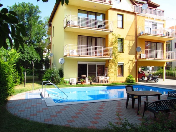 Seasonal outdoor pool