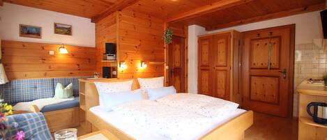 1 bedroom, internet, bed sheets