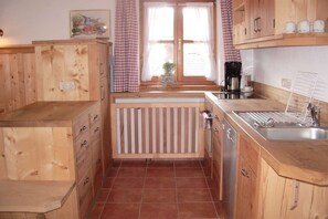 Kühlschrank, Ofen, Herdplatte, Geschirrspüler