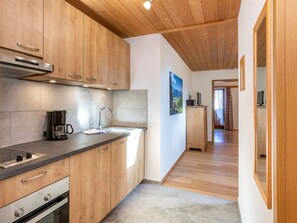 Geladeira, fogão, cooktop, lava-louças