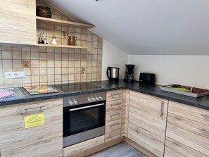 Kühlschrank, Ofen, Herdplatte, Geschirrspüler