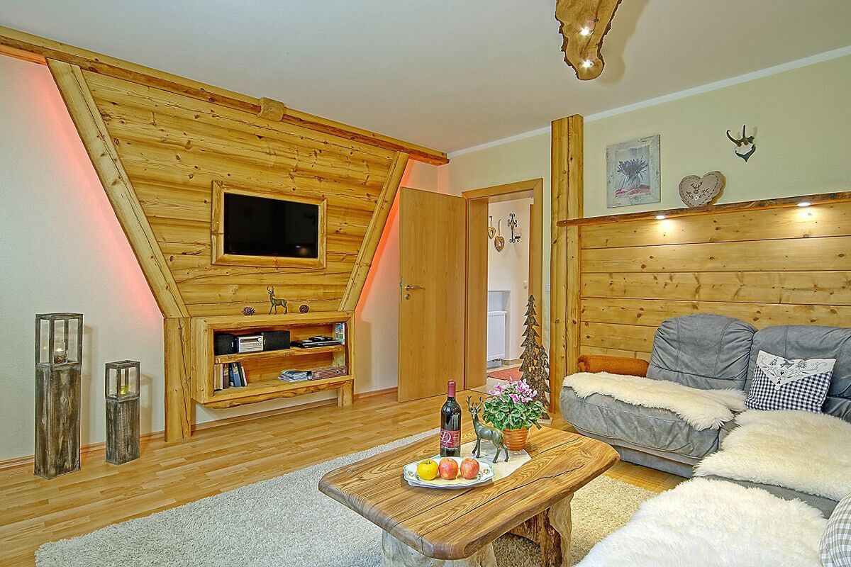 TV, DVD player, mesa de pingue-pongue