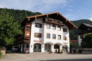 Exterior - (2) Zwei-Raum-Ferienwohnung 44qm, Bad/WC, Extra-Schlafraum, Küche, Balkon (Reit im Winkl)