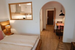 1 chambre, fer et planche à repasser, accès Internet, draps fournis