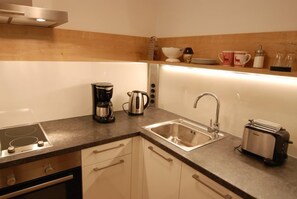 Fridge, oven, stovetop, coffee/tea maker - Apartment Fischerbräuwiese for 2 persons, 38 sqm (Bad Reichenhall)