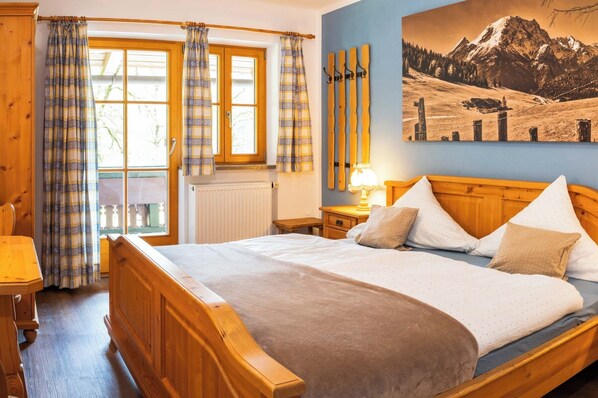 1 bedroom, bed sheets