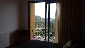 Single Room, Sea View | Desk, blackout curtains, iron/ironing board, free WiFi