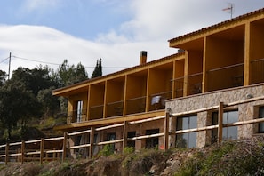 Front of property - Hotel Cor De Prades (Mont-Ral)