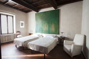 Decoración personalizada, muebles diferentes y escritorio 