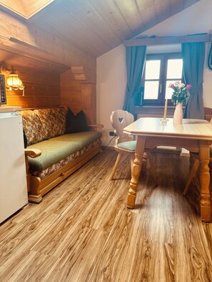 Living area - Apartment Christina 33sqm, kitchenette, 1 living/bedroom, max. 2 pers. (Ruhpolding)