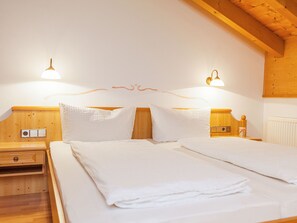 1 bedroom, internet, bed sheets