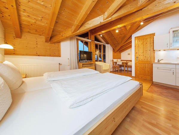 1 bedroom, internet, bed sheets
