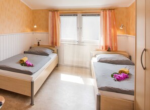 2 bedrooms, travel cot, bed sheets