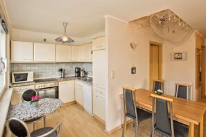 Kjøleskap, mikrobølgeovn, ovn og oppvaskmaskin