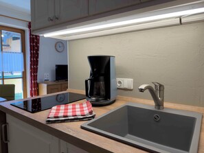 Fridge, stovetop, coffee/tea maker, toaster