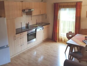 Kühlschrank, Ofen, Herdplatte, Geschirrspüler