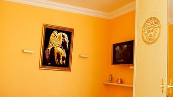 Panoramic Apartment, 1 Queen Bed, Balcony, Lakeside | 1 bedroom, desk, iron/ironing board, free WiFi