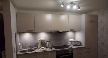 Huoneisto -Zellerberg- (69sqm), parveke, keittiö ylimääräinen, 3 makuuhuonetta ja 1 olohuone, WiFi, max 6 henkilöä