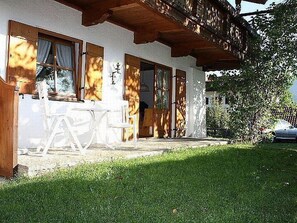 Outdoor dining - (04)Ein-Raum-Ferienwohnung, 26qm, 2 Personen, 1 Wohn-Schlafraum, separate Küche, Terrasse (Reit im Winkl)