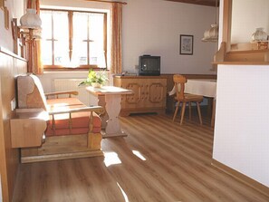 TV, mesa de pingue-pongue