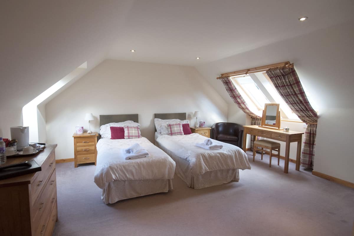 Twin Room, Ensuite | Desk, iron/ironing board, free cribs/infant beds, free WiFi