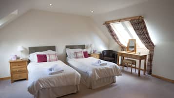 Escritorio, tabla de planchar con plancha y cunas gratuitas