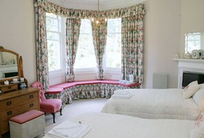 Twin Room | 1 bedroom, iron/ironing board, free wired internet, bed sheets - Kirklands Bed & Breakfast (Melrose)