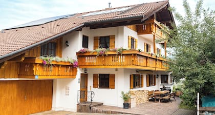 Ferienwohnung Nr. 4, 100 qm, 3 Schlafräume, Wohnzimmer, Küche, Dusche/WC, Balkon, Sat-TV, max. 5 Personen