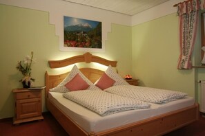 1 bedroom, internet, bed sheets