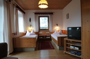 1 bedroom, bed sheets