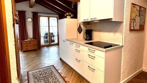 Coffee/tea maker, microwave, stovetop, toaster