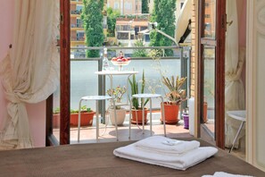 Desk, cots/infant beds, rollaway beds, free WiFi - La Stazione Del Vaticano (Rome)