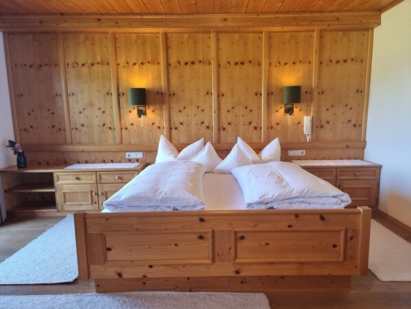 1 غرفة نوم وخدمة الإنترنت وملاءات أسرّة