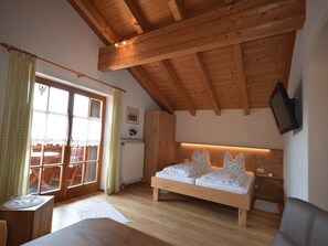 1 غرفة نوم وخدمة الإنترنت وملاءات أسرّة