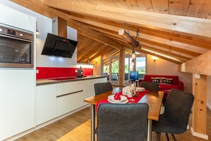 Dining - Apartment 6 Penthouse Suite 64 sqm, 1-4 persons with large balcony (Bayerisch Gmain)